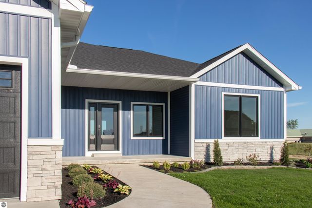 2816 W Crossroads Drive, Bay City, MI 48706