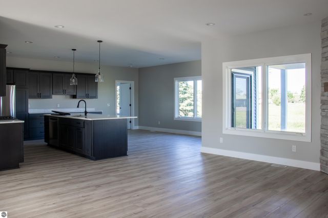 2816 W Crossroads Drive, Bay City, MI 48706