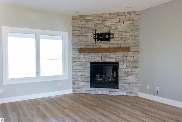2816 W Crossroads Drive, Bay City, MI 48706
