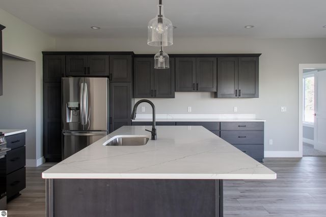 2816 W Crossroads Drive, Bay City, MI 48706