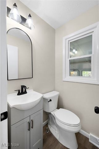 5525 Kennard Road, Seville, OH 44273