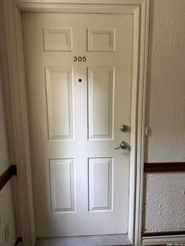 5359 Fredericksburg Rd Apt 305, San Antonio, TX 78229