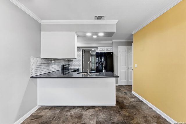 5359 Fredericksburg Rd Apt 305, San Antonio, TX 78229