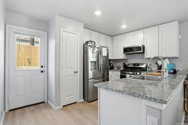 10231 Mesa Medina, San Antonio, TX 78252