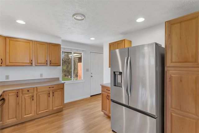 3930 Evergreen Dr, Monroeville, PA 15146
