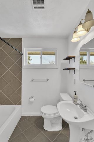 3930 Evergreen Dr, Monroeville, PA 15146