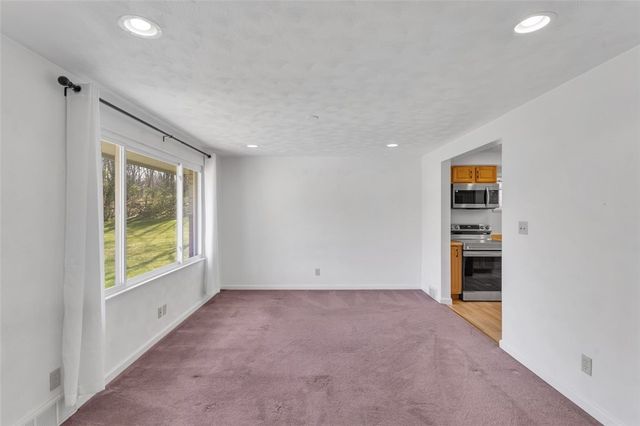 3930 Evergreen Dr, Monroeville, PA 15146