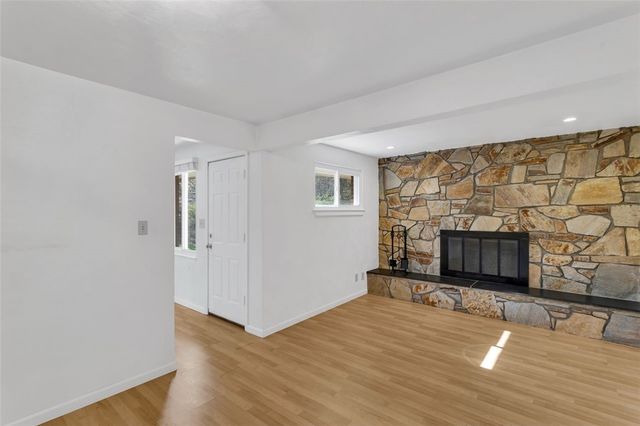 3930 Evergreen Dr, Monroeville, PA 15146