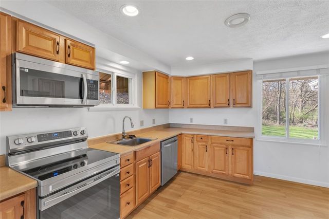 3930 Evergreen Dr, Monroeville, PA 15146