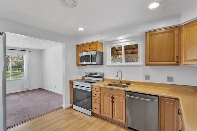 3930 Evergreen Dr, Monroeville, PA 15146