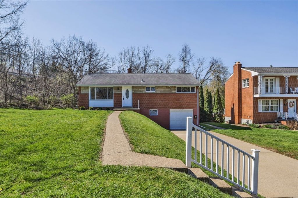 3930 Evergreen Dr, Monroeville, PA 15146