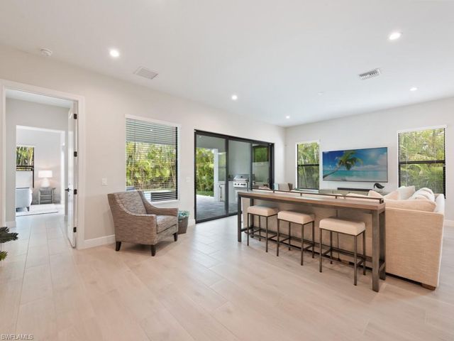 837 99th AVE N, Naples, FL 34108