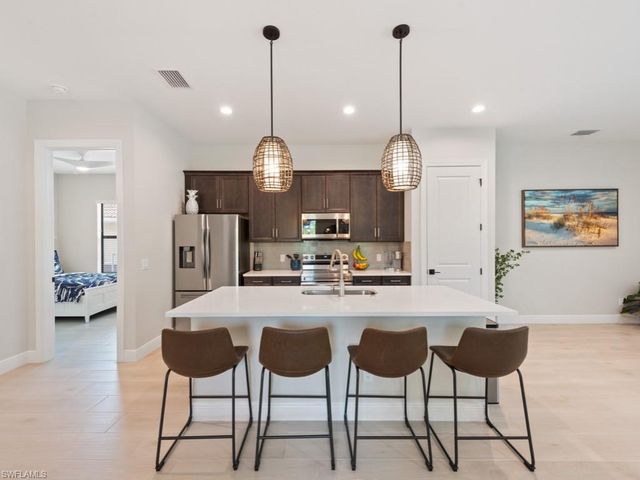 837 99th AVE N, Naples, FL 34108