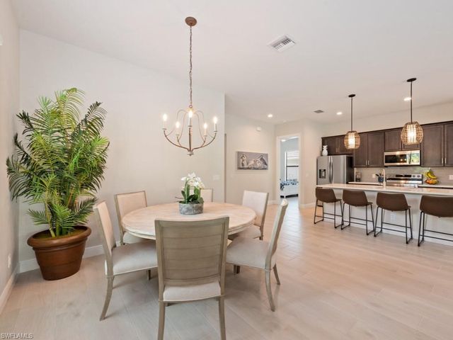 837 99th AVE N, Naples, FL 34108