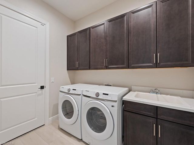 837 99th AVE N, Naples, FL 34108