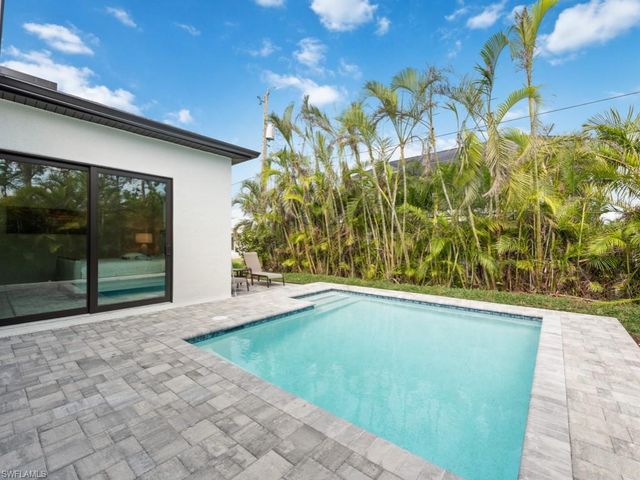 837 99th AVE N, Naples, FL 34108