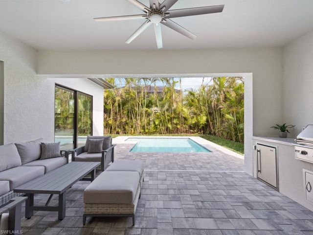 837 99th AVE N, Naples, FL 34108