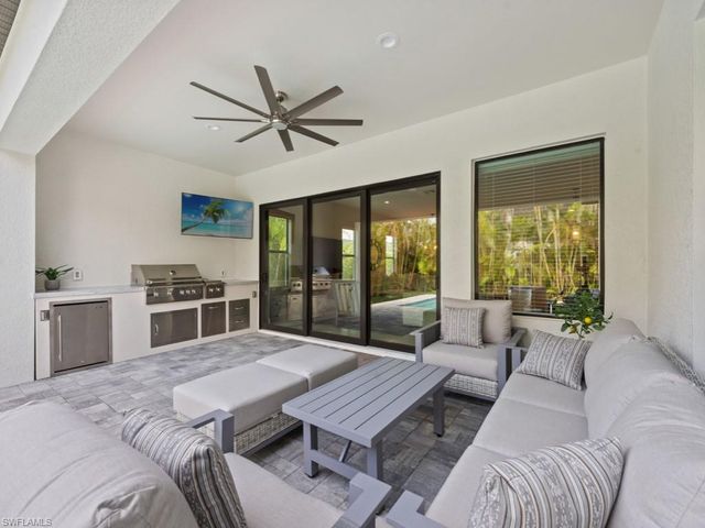 837 99th AVE N, Naples, FL 34108