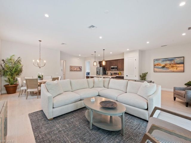 837 99th AVE N, Naples, FL 34108