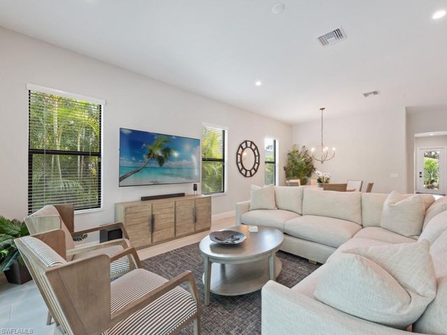 837 99th AVE N, Naples, FL 34108