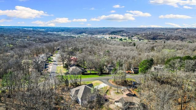 2 Donington Circle, Bella Vista, AR 72714