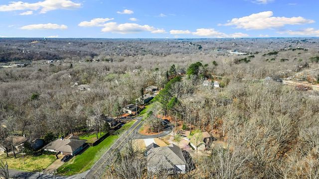 2 Donington Circle, Bella Vista, AR 72714