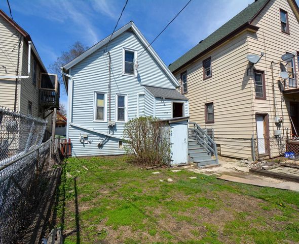 2517 W Rogers STREET, Milwaukee, WI 53204