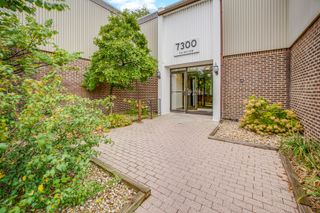 7300 Fairview Avenue 106, Downers Grove, IL 60516
