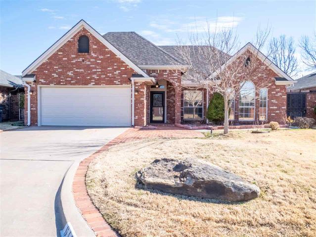 611 NW Waterford Drive, Lawton, OK 73505