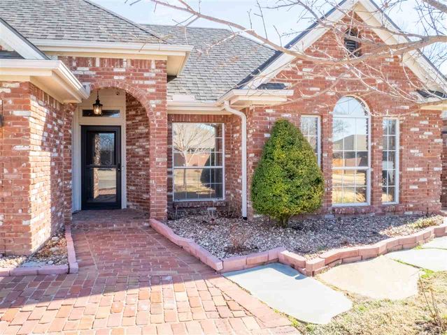 611 NW Waterford Drive, Lawton, OK 73505