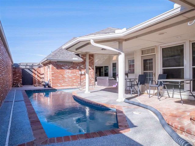 611 NW Waterford Drive, Lawton, OK 73505