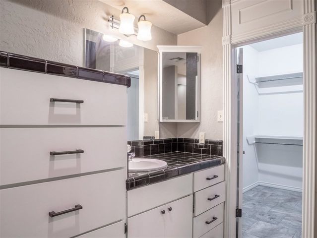 611 NW Waterford Drive, Lawton, OK 73505