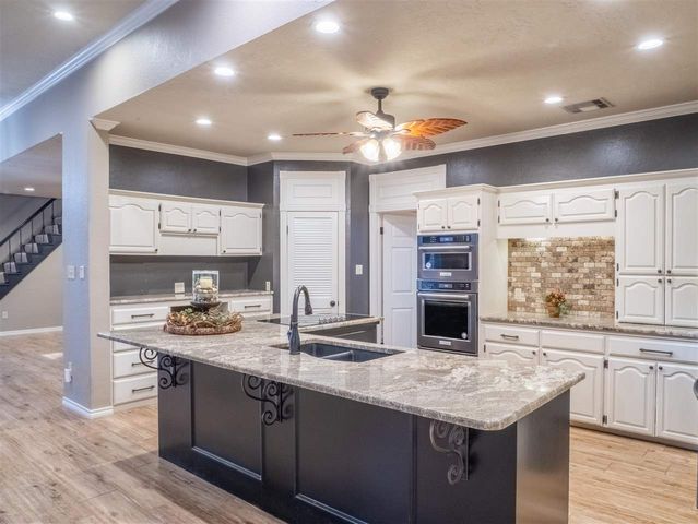 611 NW Waterford Drive, Lawton, OK 73505