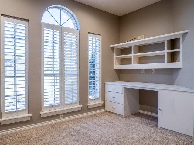 611 NW Waterford Drive, Lawton, OK 73505