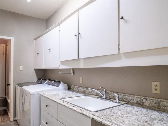 611 NW Waterford Drive, Lawton, OK 73505