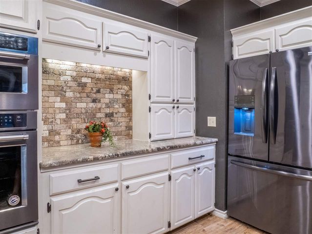 611 NW Waterford Drive, Lawton, OK 73505