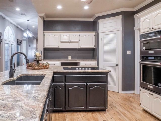 611 NW Waterford Drive, Lawton, OK 73505