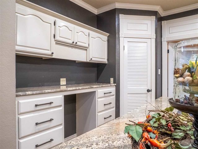 611 NW Waterford Drive, Lawton, OK 73505