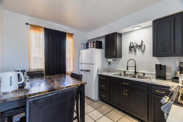 545 Dallas Street SE, Albuquerque, NM 87108