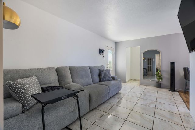 545 Dallas Street SE, Albuquerque, NM 87108