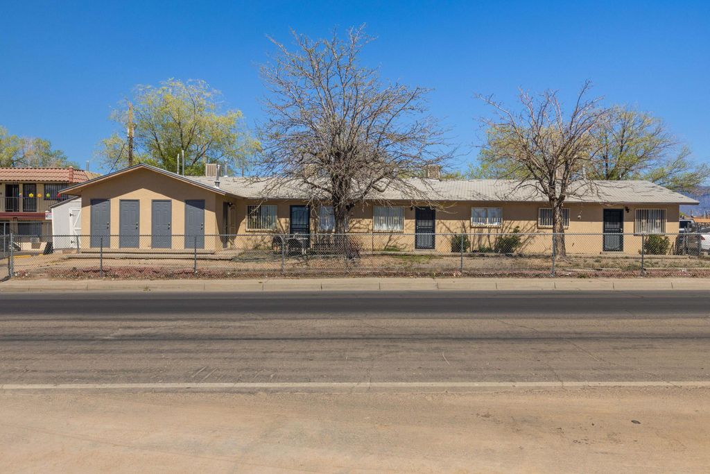545 Dallas Street SE, Albuquerque, NM 87108