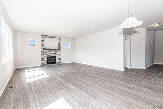 135 Parker Lane, Ortonville, MI 48462