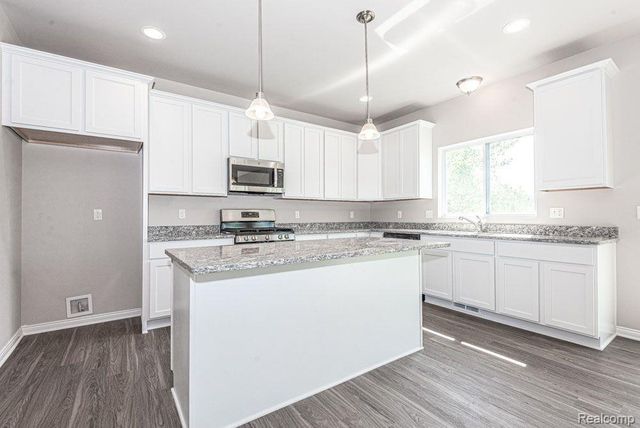 135 Parker Lane, Ortonville, MI 48462