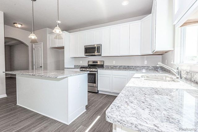 135 Parker Lane, Ortonville, MI 48462
