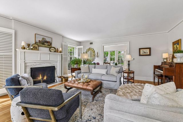 2240 W Lake Of The Isles Parkway, Minneapolis, MN 55405