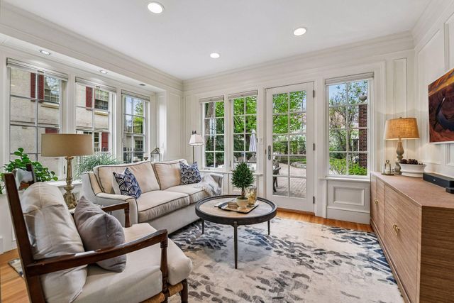 2240 W Lake Of The Isles Parkway, Minneapolis, MN 55405