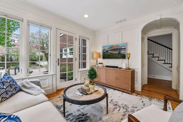 2240 W Lake Of The Isles Parkway, Minneapolis, MN 55405