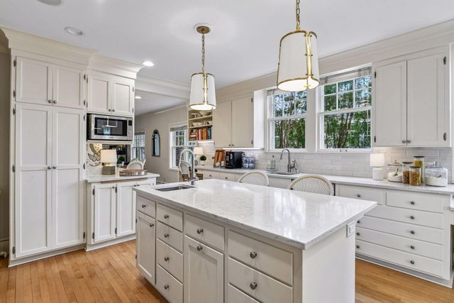 2240 W Lake Of The Isles Parkway, Minneapolis, MN 55405