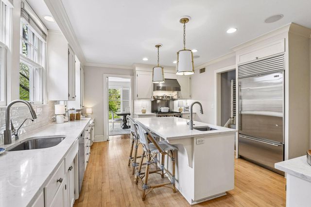 2240 W Lake Of The Isles Parkway, Minneapolis, MN 55405
