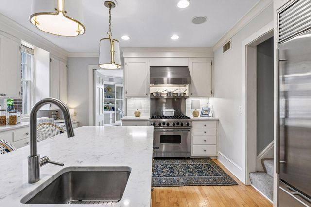 2240 W Lake Of The Isles Parkway, Minneapolis, MN 55405